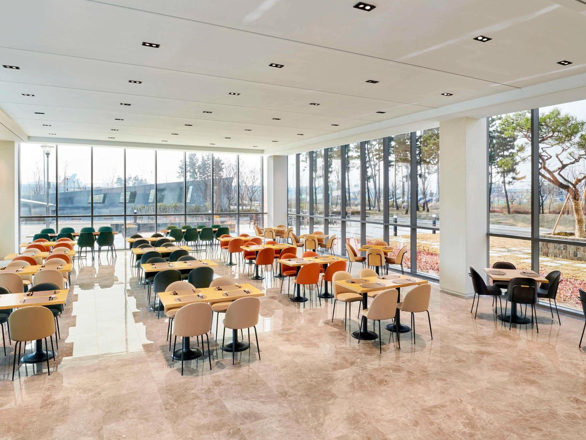 Отель Ibis Styles Ambassador Incheon Airport T2 Экстерьер фото